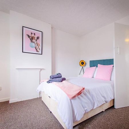 4 Bed - 2 Baths 1 Walk In Shower Lots Of Parking Ipswich Eksteriør bilde