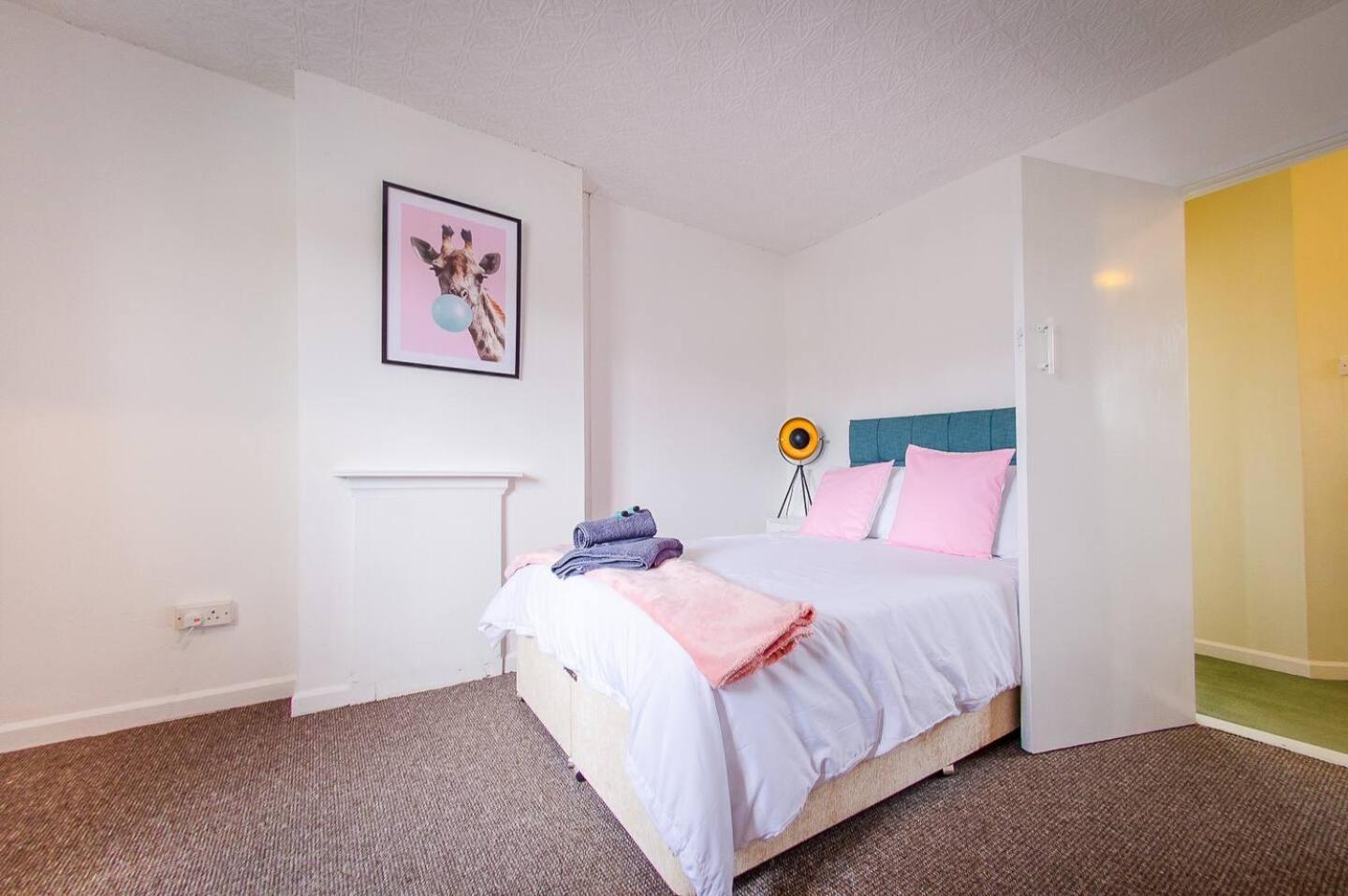 4 Bed - 2 Baths 1 Walk In Shower Lots Of Parking Ipswich Eksteriør bilde